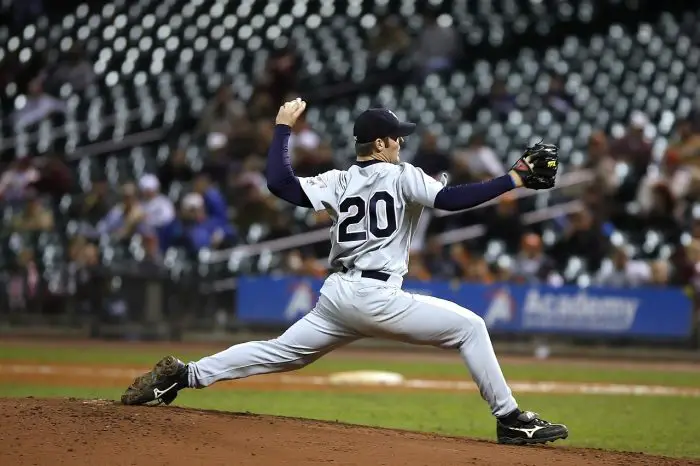 Left Hand Throw mitt