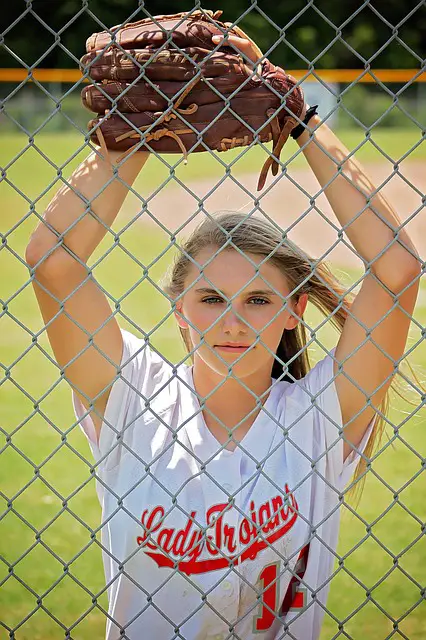 Baseball glove vs softball glove