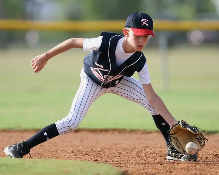 difference between infield and outfield glove